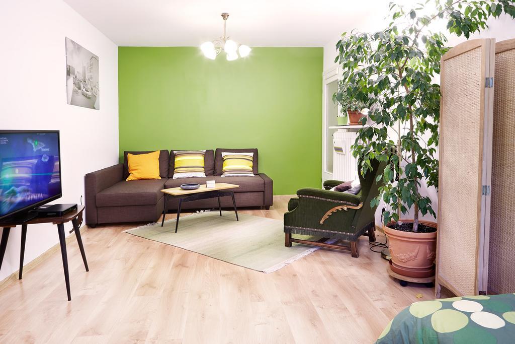 Lovely Garden Flat Near Royal Park Варшава Номер фото